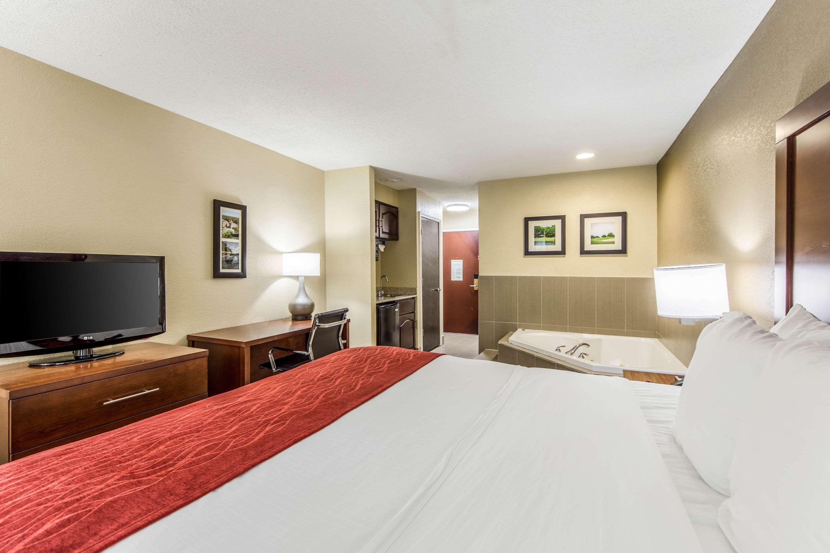 Comfort Inn & Suites Greenwood Near University Zewnętrze zdjęcie