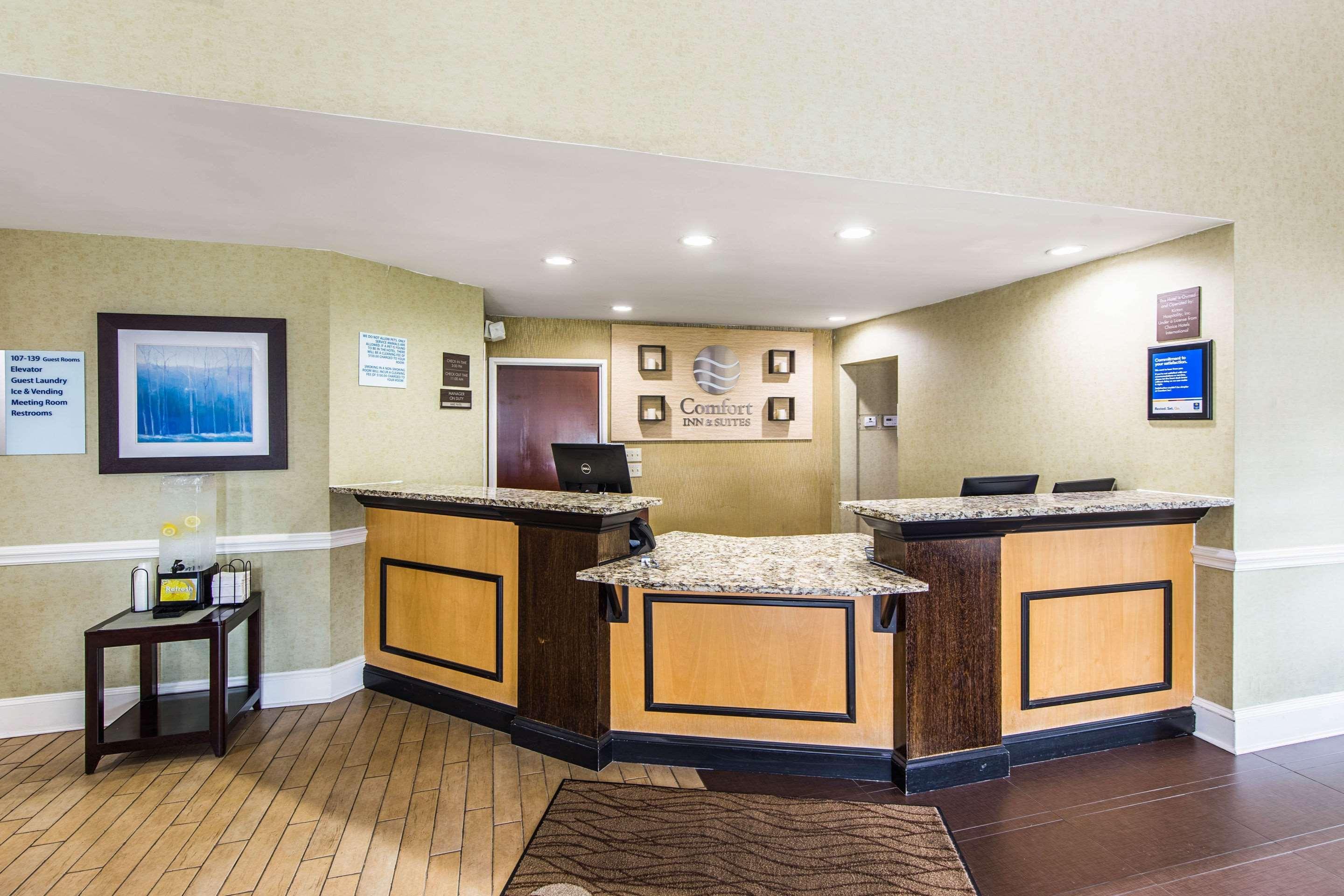 Comfort Inn & Suites Greenwood Near University Zewnętrze zdjęcie