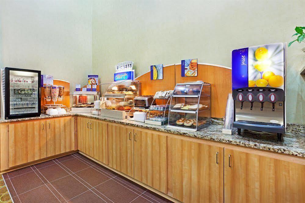 Comfort Inn & Suites Greenwood Near University Zewnętrze zdjęcie